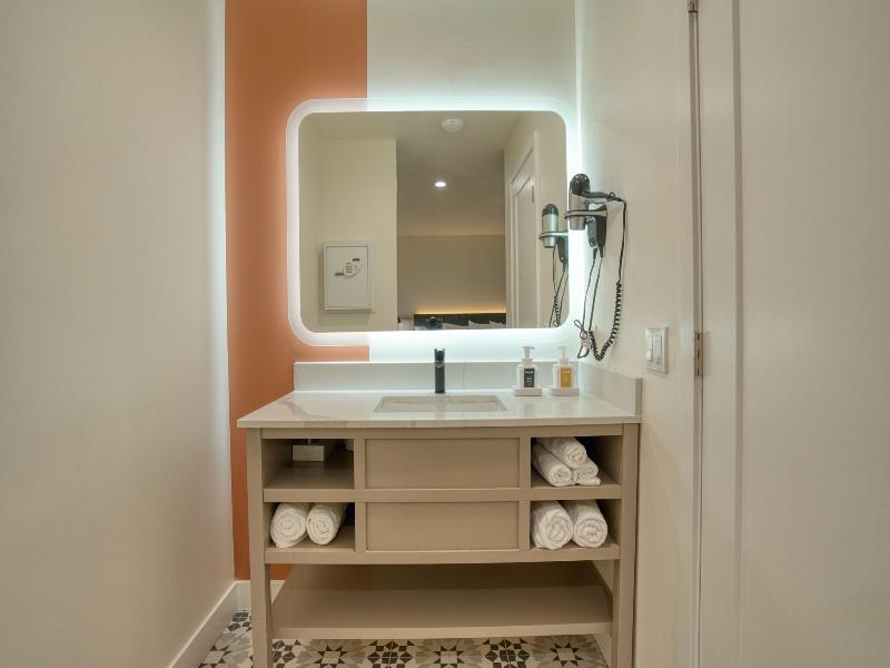 La Casa Inn image