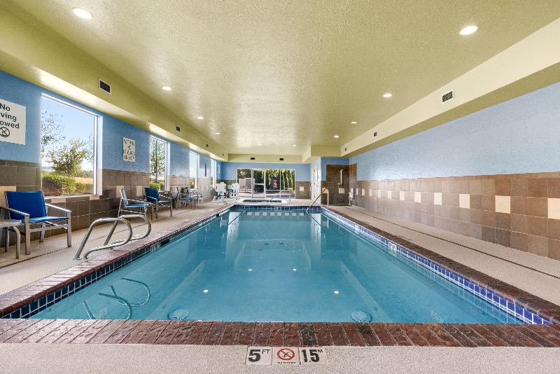 Holiday Inn Express Hotel & Suites Sumner image