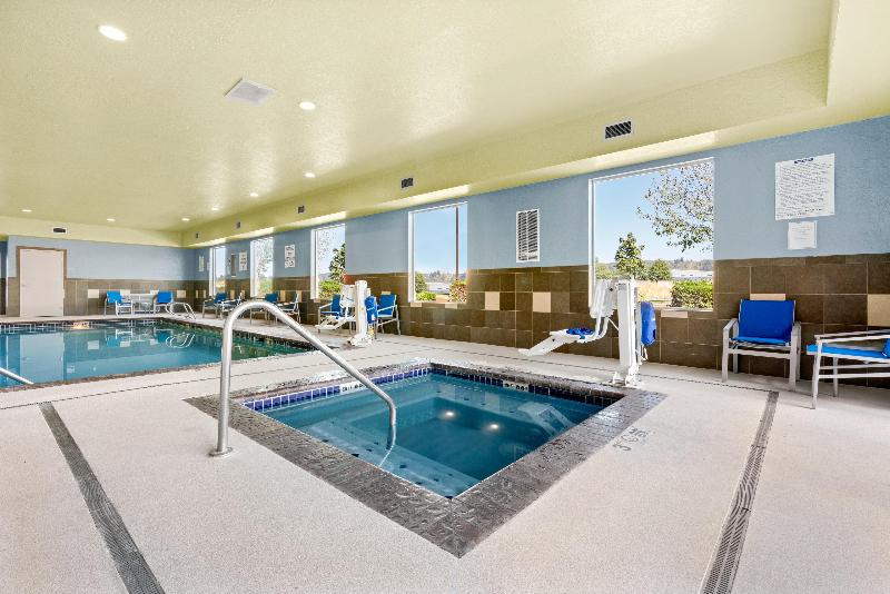 Holiday Inn Express Hotel & Suites Sumner image