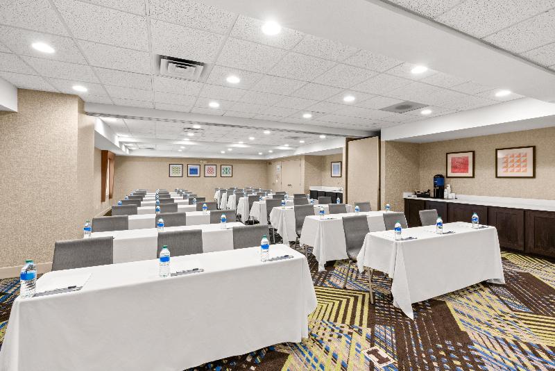 Holiday Inn Express Hotel & Suites Sumner image