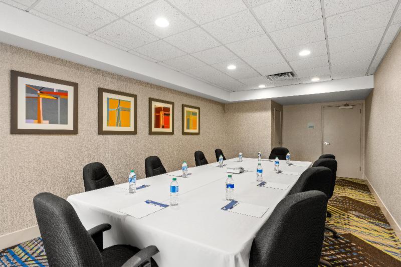 Holiday Inn Express Hotel & Suites Sumner image