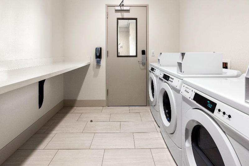 Holiday Inn Express Hotel & Suites Sumner image