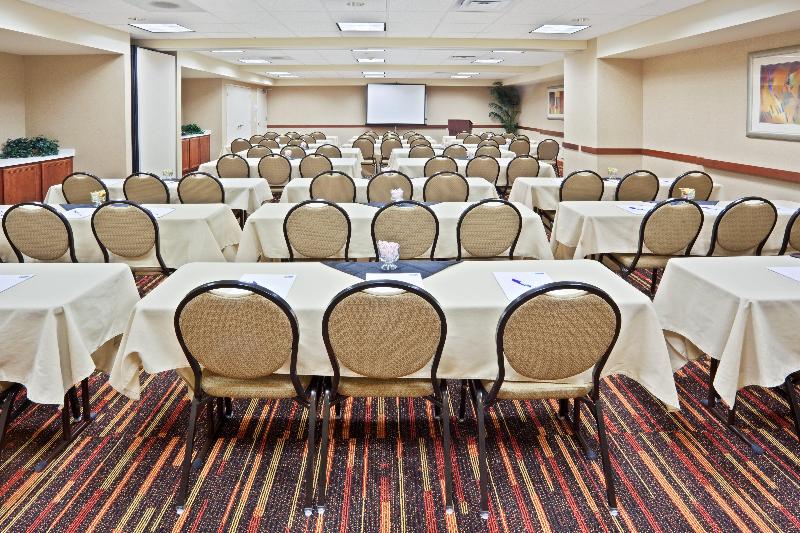 Holiday Inn Express Hotel & Suites Sumner image