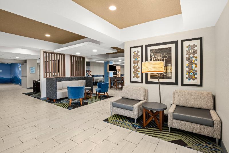 Holiday Inn Express Hotel & Suites Sumner image