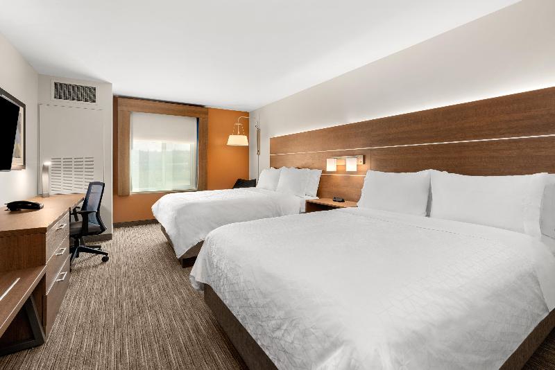 Holiday Inn Express Hotel & Suites Sumner photo 21