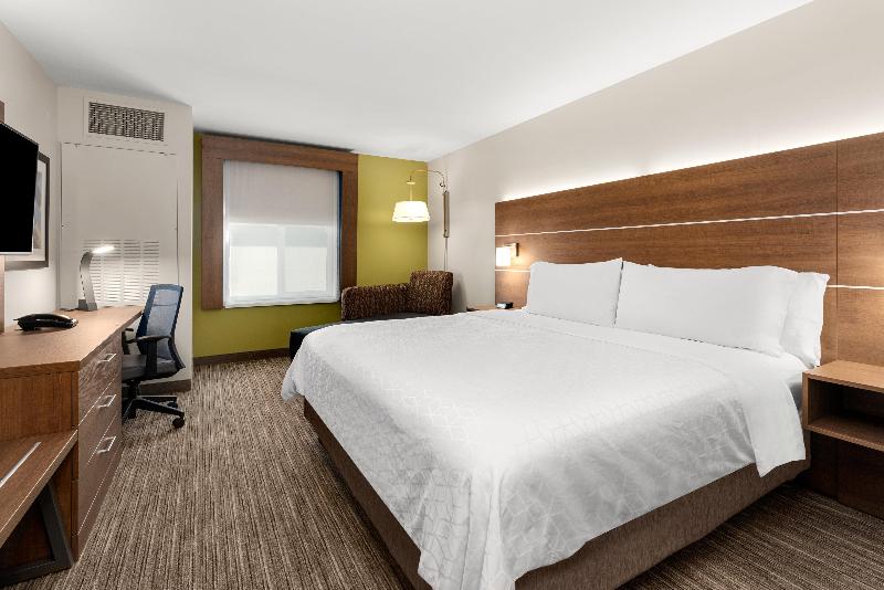 Holiday Inn Express Hotel & Suites Sumner image
