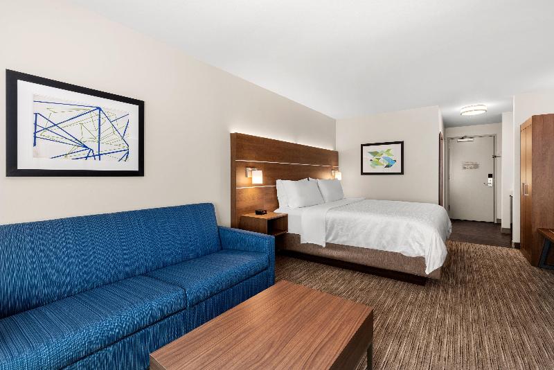 Holiday Inn Express Hotel & Suites Sumner image