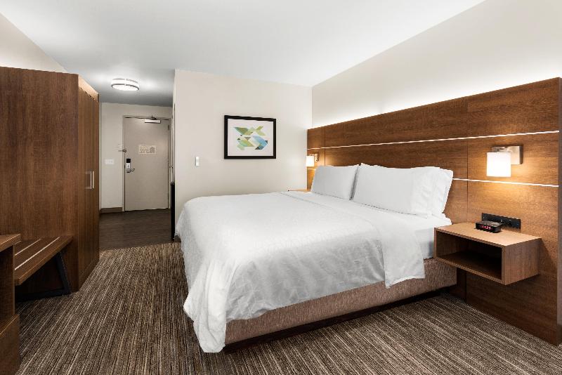 Holiday Inn Express Hotel & Suites Sumner image