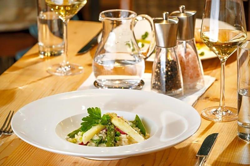HOTEL RESTAURANT ZUM BECK image