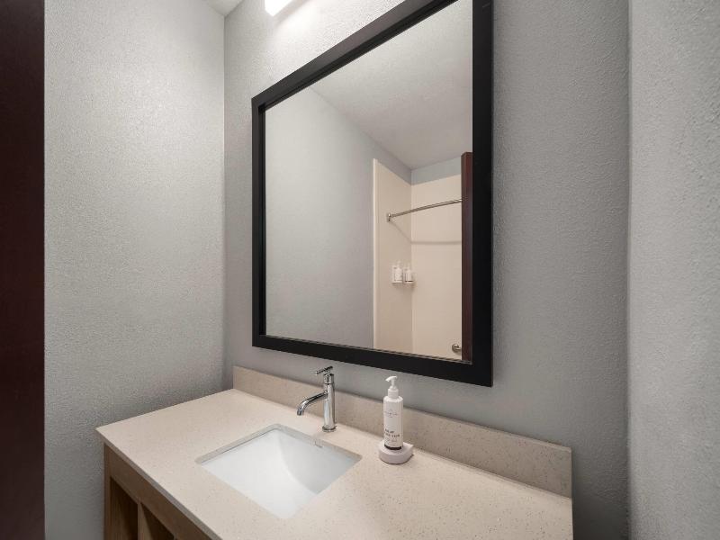 Baymont By Wyndham Savannah/Garden City image