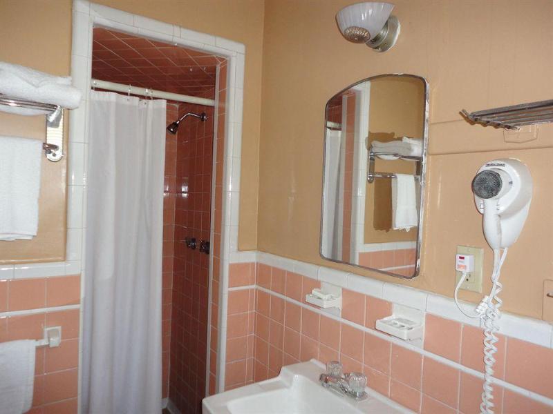 Royal Inn Motel image