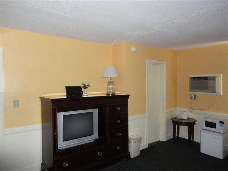 Royal Inn Motel image