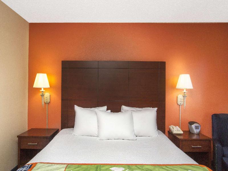 Days Inn by Wyndham Fremont image
