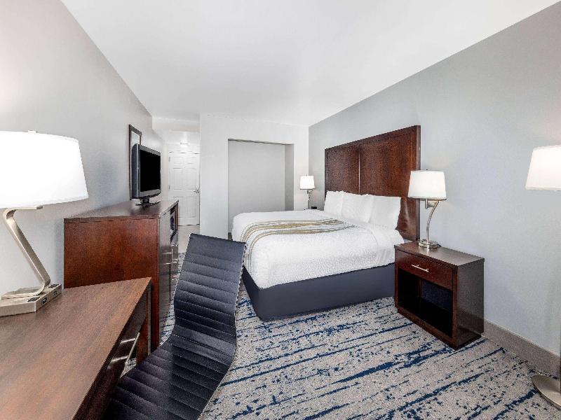 DOUBLE Accessible KING SIZE BED