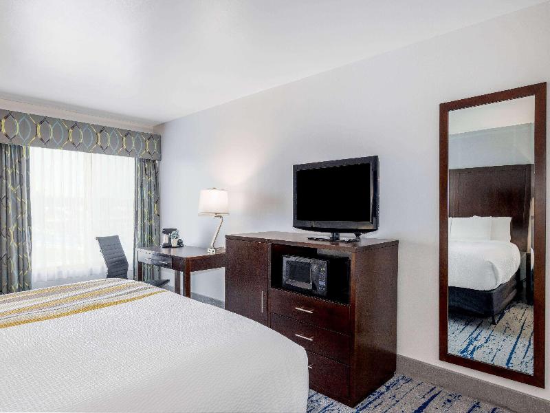 DOUBLE Accessible KING SIZE BED — photo 4