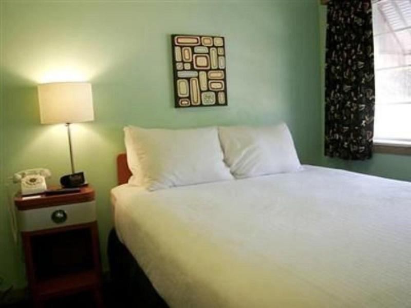 Holiday Music Motel image
