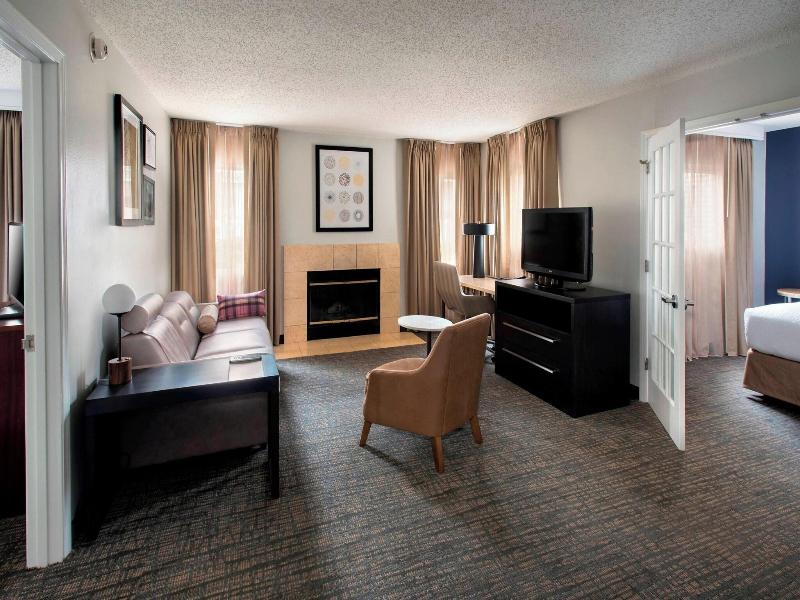 SUITE TWO DOUBLE BEDS