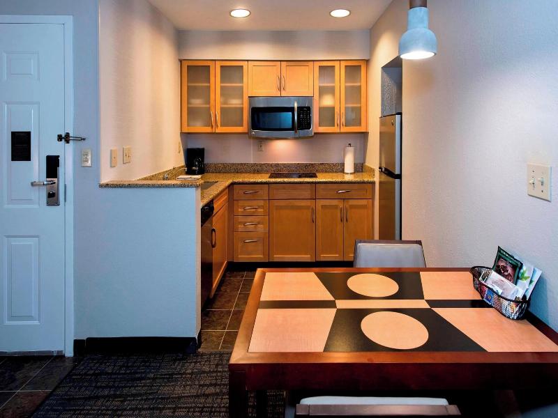 SUITE TWO DOUBLE BEDS — photo 4