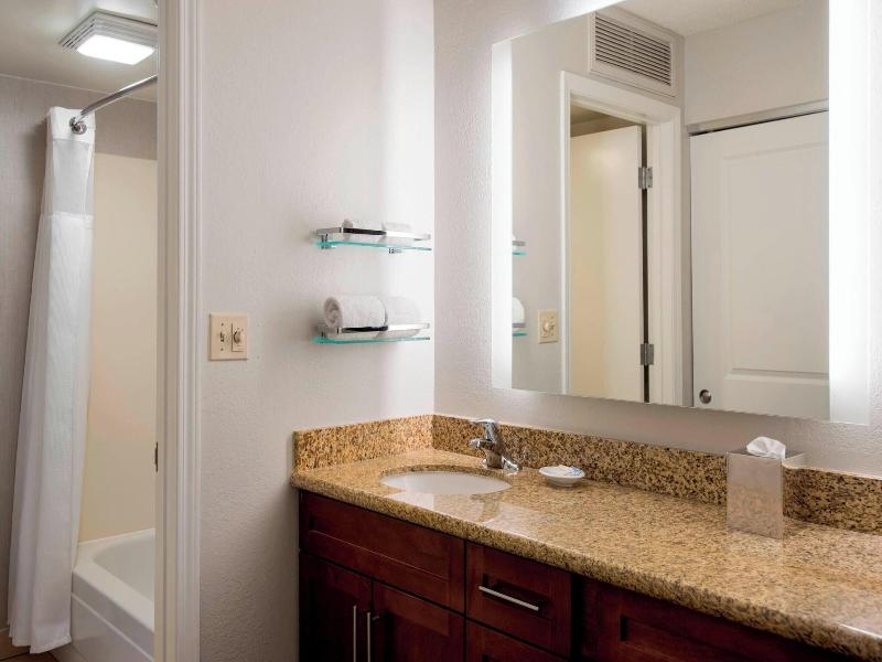 SUITE TWO DOUBLE BEDS