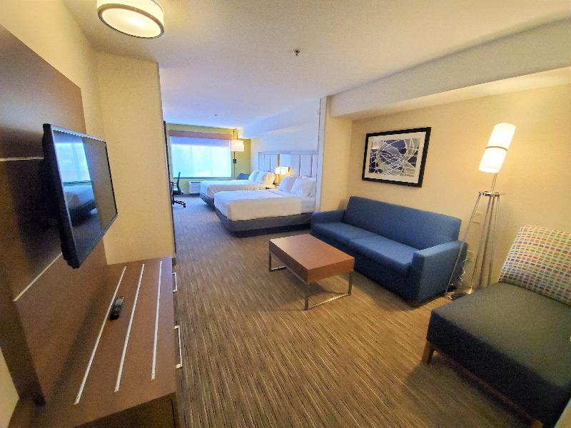 Holiday Inn Express and Suites Seattle North - Lyn — photo 37