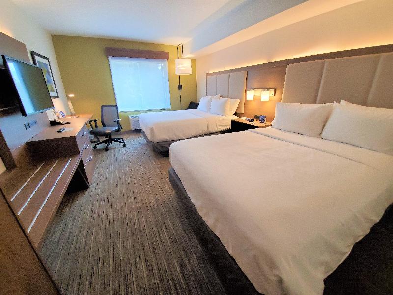 Holiday Inn Express and Suites Seattle North - Lyn — photo 41