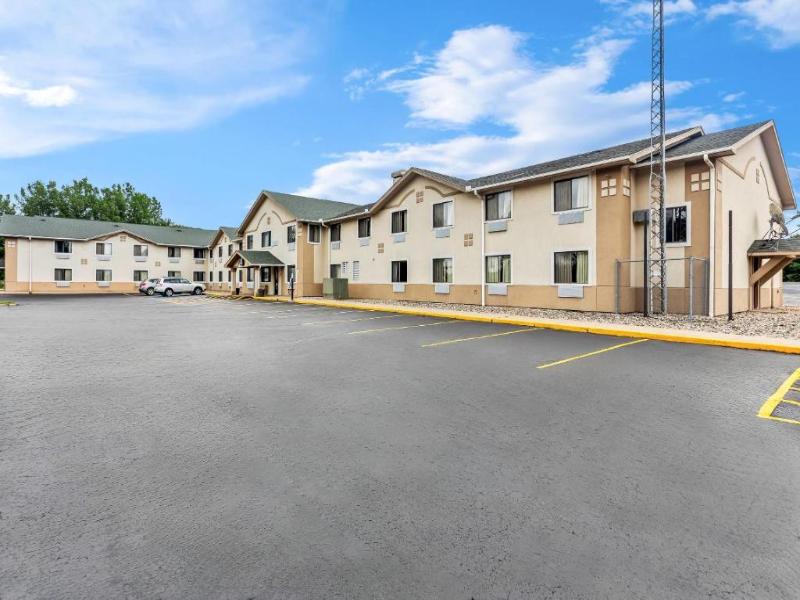 Quality Inn & Suites Howe - Sturgis image