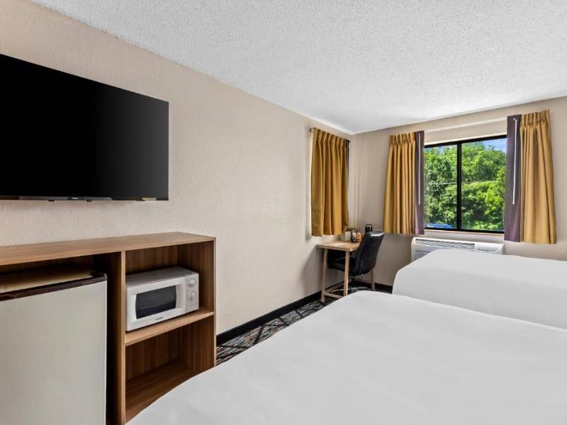 Quality Inn & Suites Howe - Sturgis image
