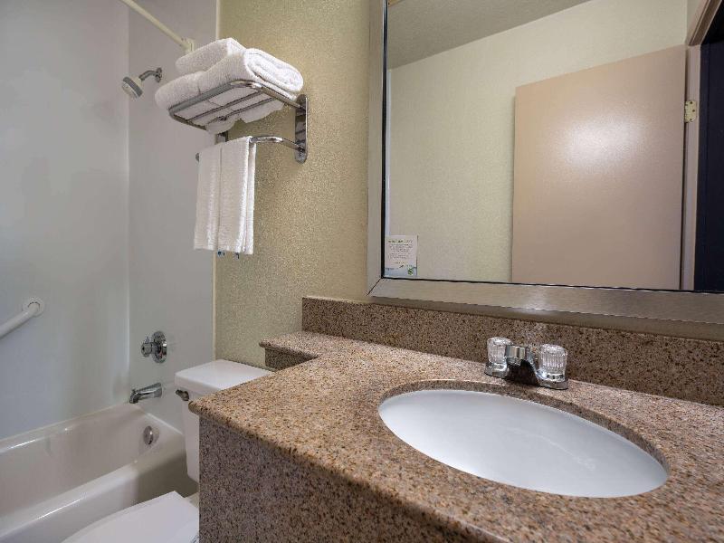 Days Inn By Wyndham Encinitas Moonlight Beach image