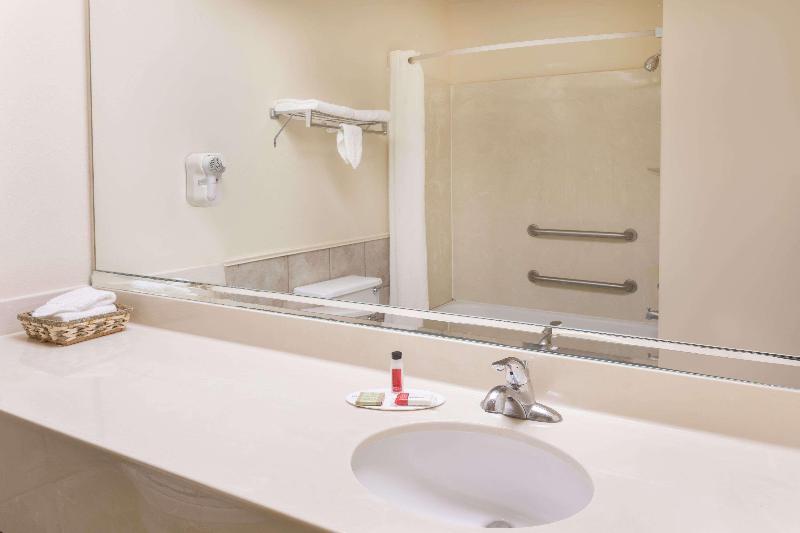 Super 8 By Wyndham Duson Lafayette West Area image