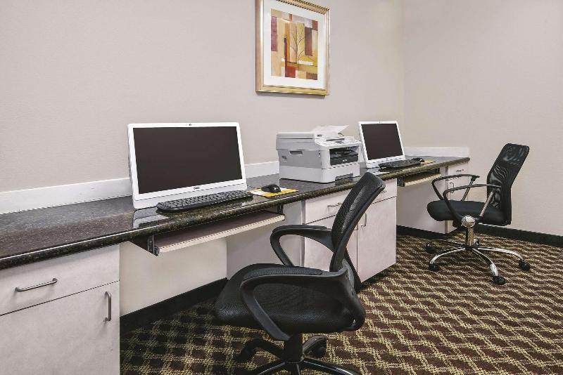 La Quinta Inn & Suites Stephenville image