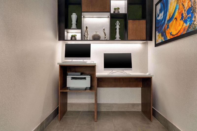 La Quinta Inn & Suites Stephenville image