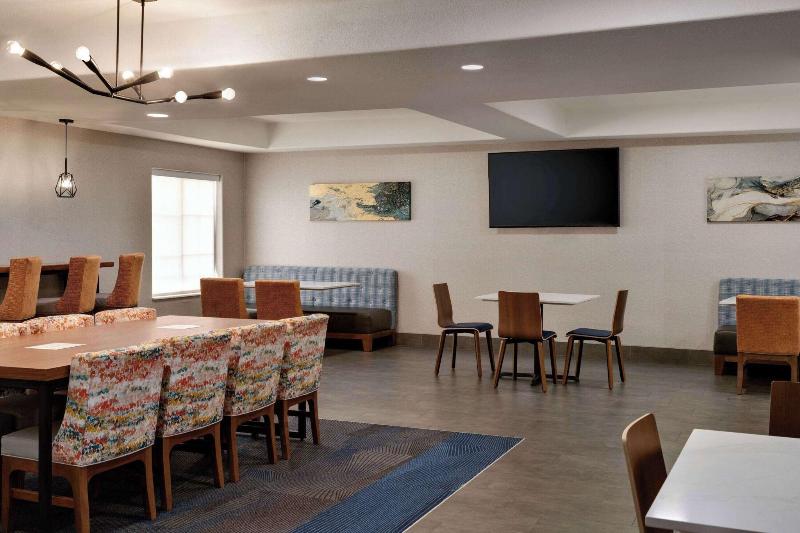 La Quinta Inn & Suites Stephenville image