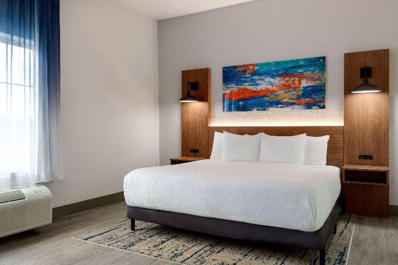 La Quinta Inn & Suites Stephenville image