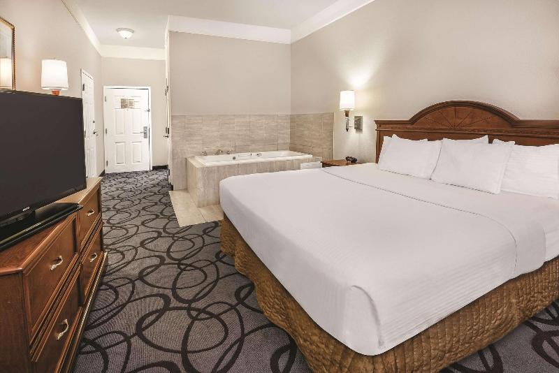 La Quinta Inn & Suites Stephenville image