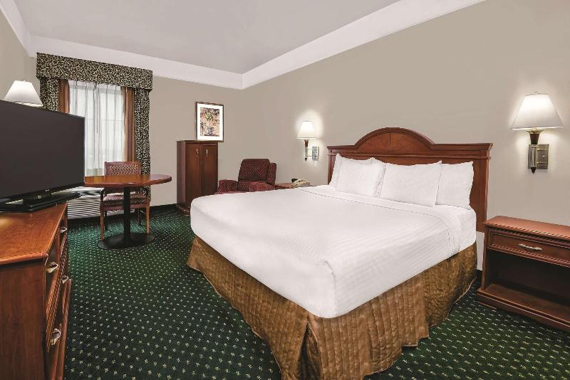 La Quinta Inn & Suites Stephenville image