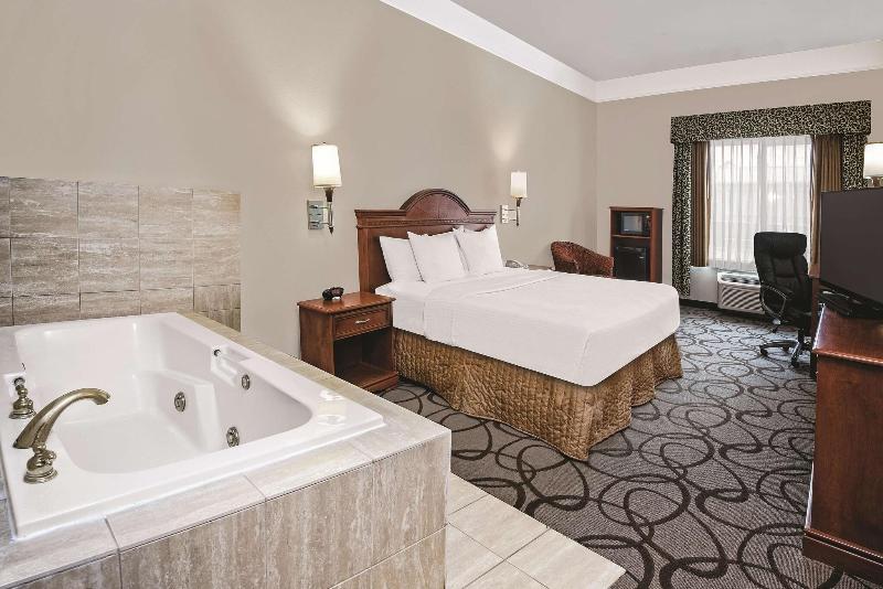 La Quinta Inn & Suites Stephenville image
