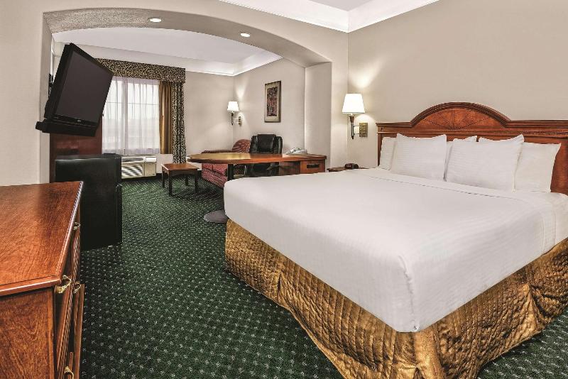 La Quinta Inn & Suites Stephenville image