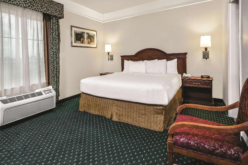 La Quinta Inn & Suites Stephenville image