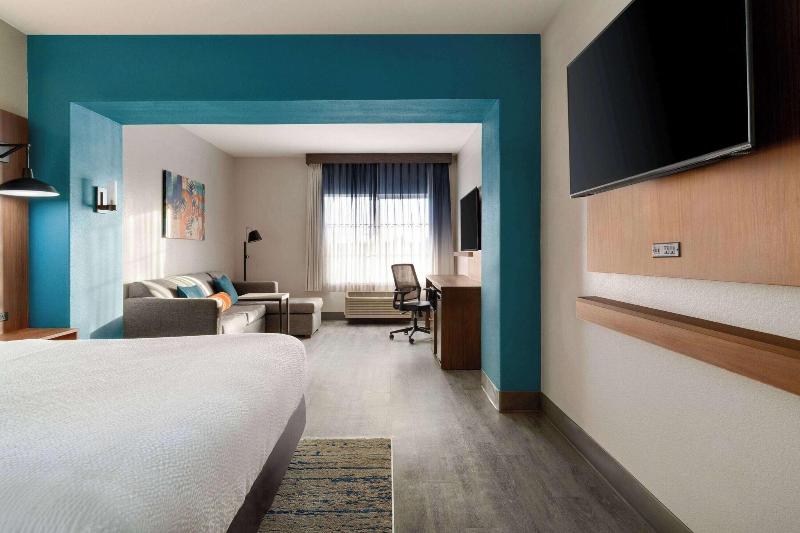 La Quinta Inn & Suites Stephenville image