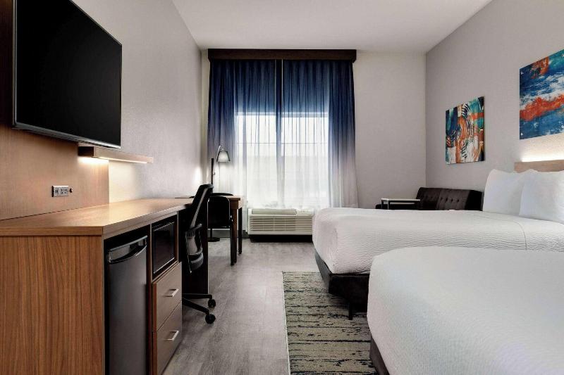 La Quinta Inn & Suites Stephenville image