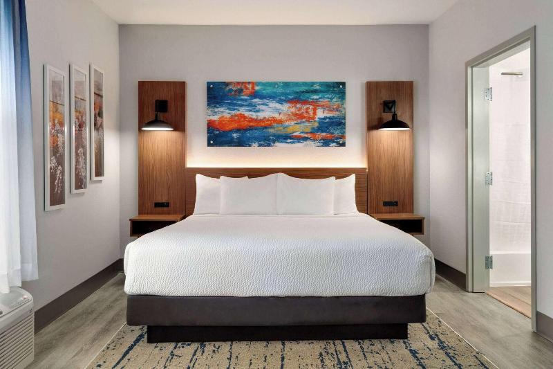La Quinta Inn & Suites Stephenville image