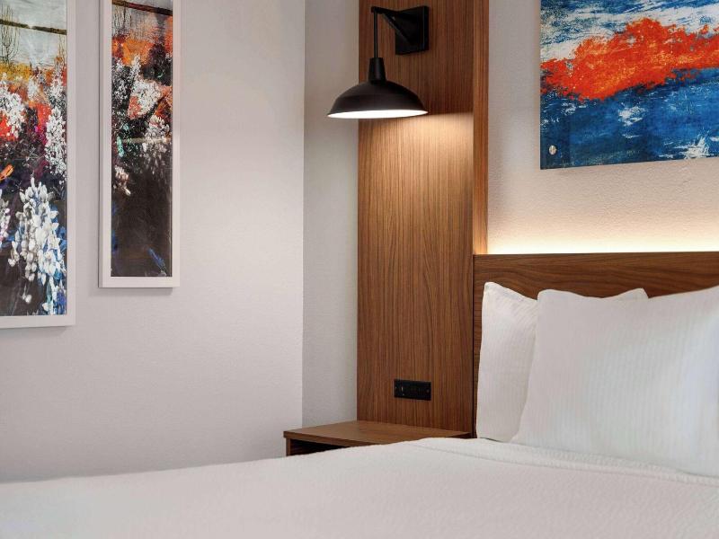 La Quinta Inn & Suites Stephenville image