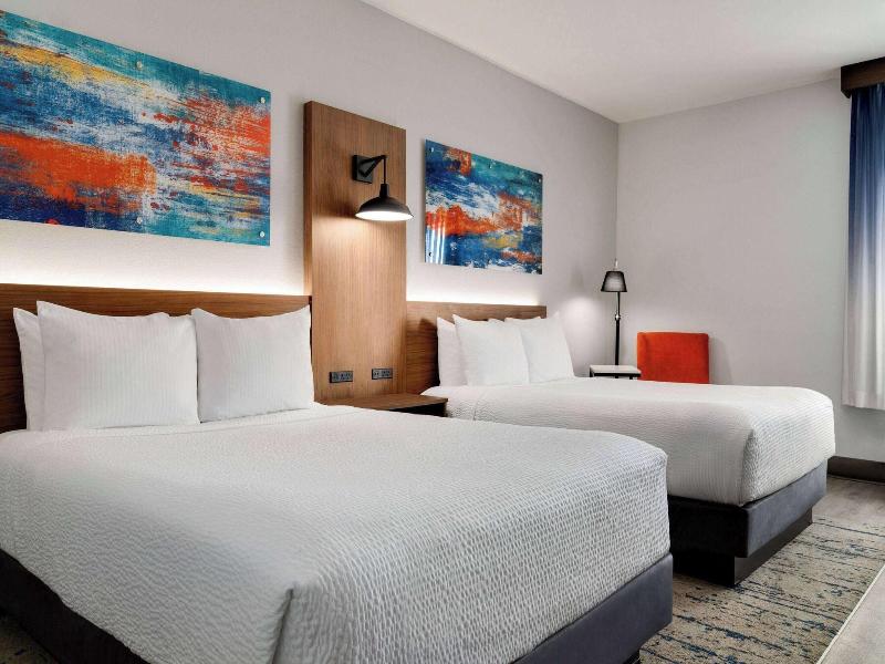 La Quinta Inn & Suites Stephenville image