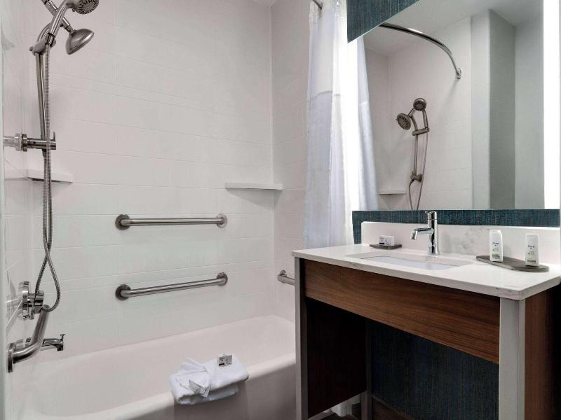 La Quinta Inn & Suites Stephenville image