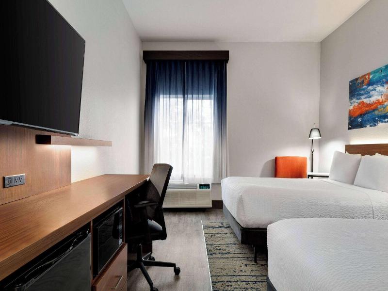 La Quinta Inn & Suites Stephenville image