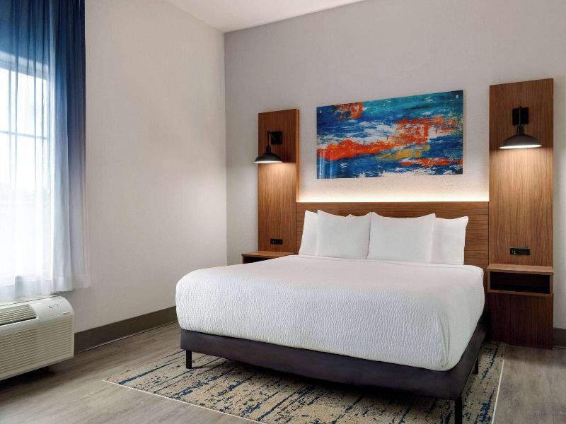 La Quinta Inn & Suites Stephenville image