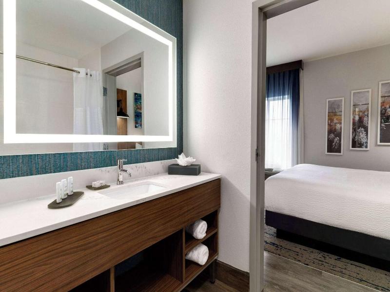 La Quinta Inn & Suites Stephenville image