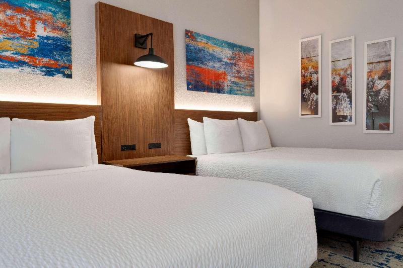 La Quinta Inn & Suites Stephenville image