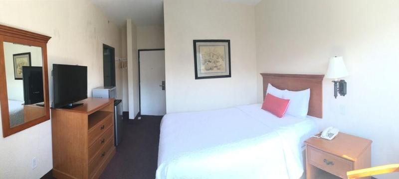 Hotel Harborview Inn & Suites