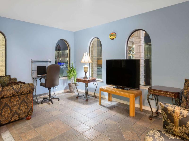 Days Inn By Wyndham San Antonio image
